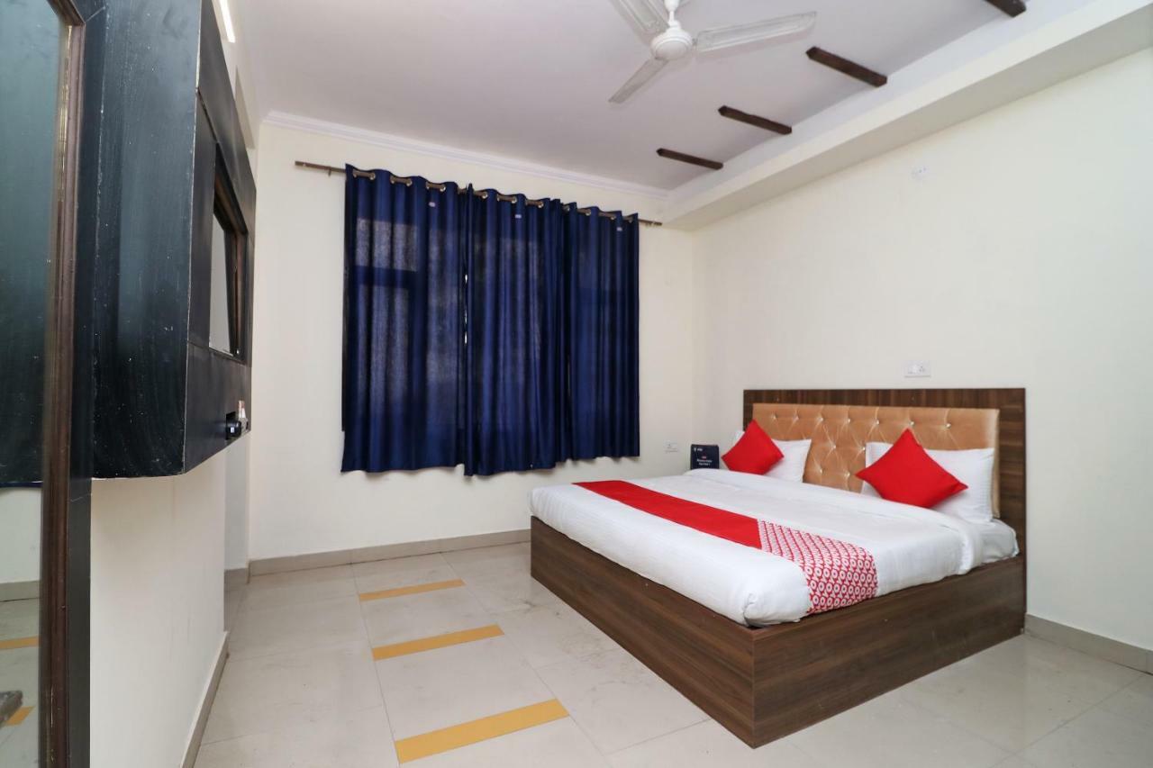 Oyo Flagship 28755 Hotel 9 Palm Rājpur Esterno foto